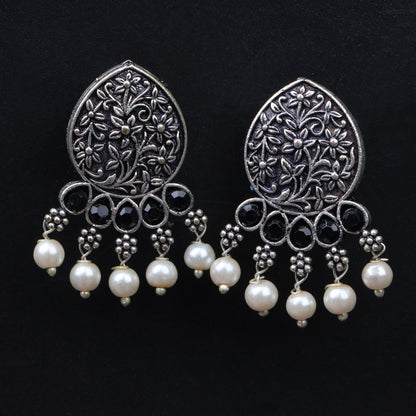 Black Stone Studded Elegant Oxidised Stud Earrings