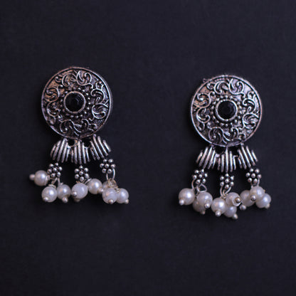 Black Stone Studded Elegant Oxidised Stud Earrings